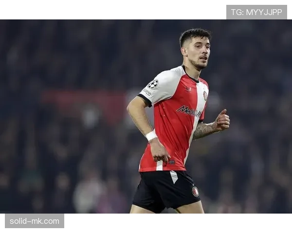 费耶诺德逆转取胜引球迷狂欢,精彩表现成焦点 费耶诺德逆转取胜引球迷狂欢,精彩表现成焦点