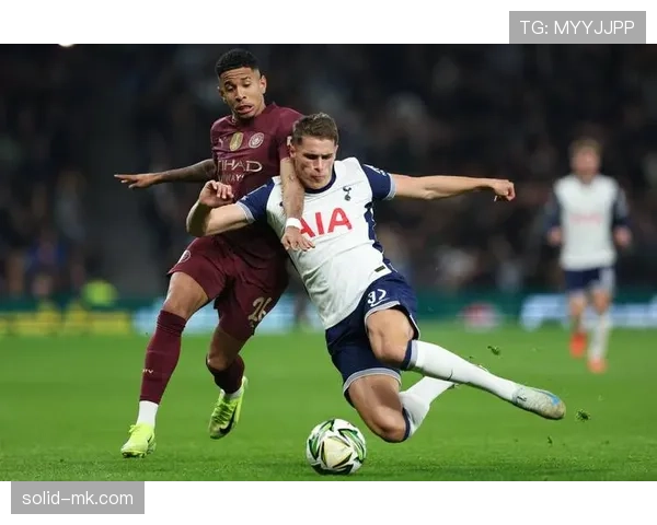 阿什利·扬表现稳健,助力球队提升英超争冠竞争力 阿什利·扬表现稳健,助力球队提升英超争冠竞争力